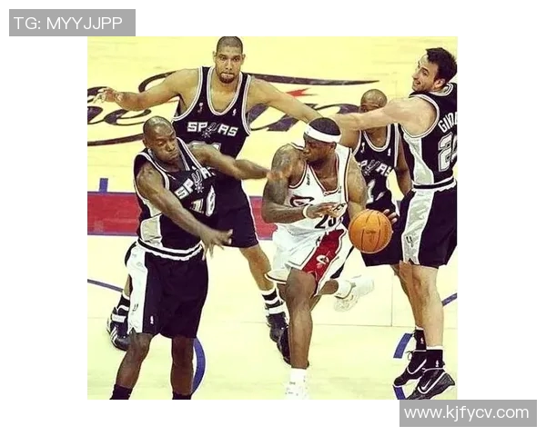 重磅专题:成都篮球队如何通过包夹战术实现战术革新与团队协作提升 重磅专题:成都篮球队如何通过包夹战术实现战术革新与团队协作提升