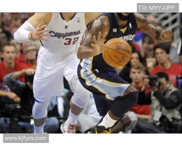 快船与爵士激战四月二十九NBA季后赛精彩对决引人瞩目