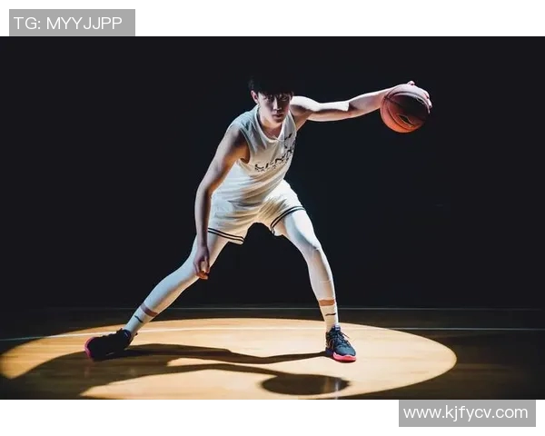 曾凡博的篮球之路：从青涩少年到职业赛场的蜕变与挑战