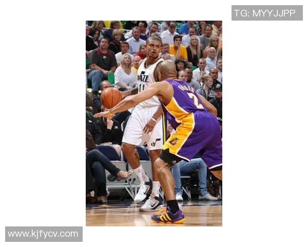 洛杉矶湖人与犹他爵士的激烈对决引发球迷热议与期待