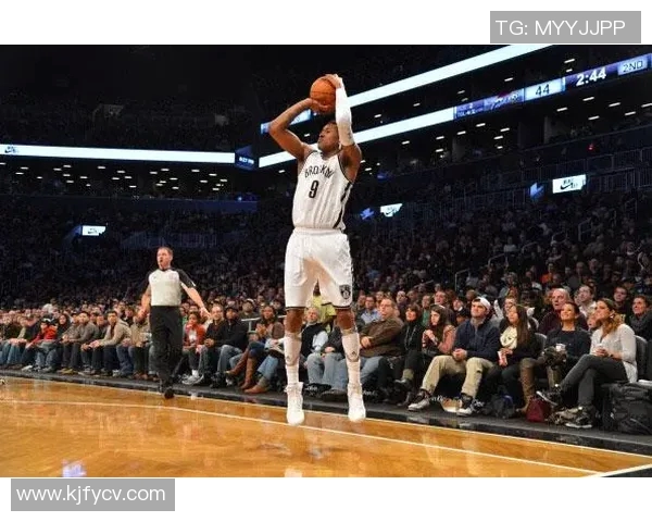 马尚布鲁克斯的篮球之路与职业生涯的辉煌成就与挑战解析 马尚布鲁克斯的篮球之路与职业生涯的辉煌成就与挑战解析